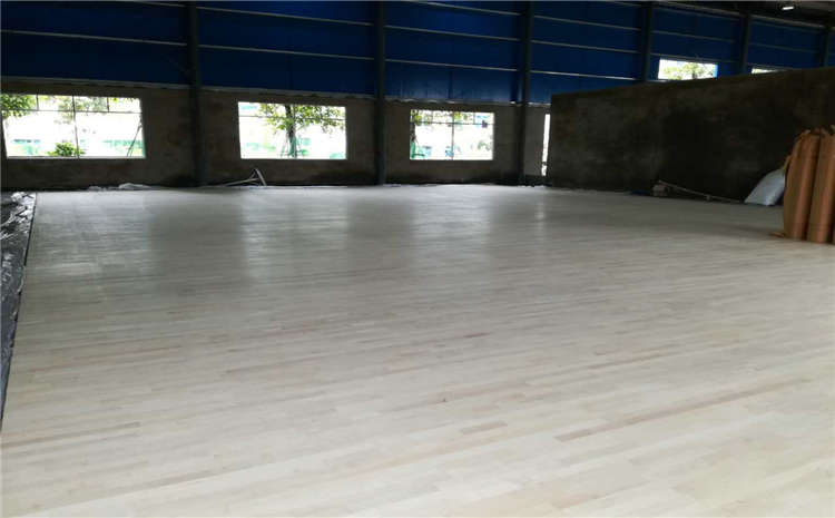 拼接板羽毛球館木地板哪個(gè)牌子好?