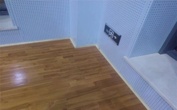 橡膠木風(fēng)雨操場(chǎng)地板廠家哪家好?