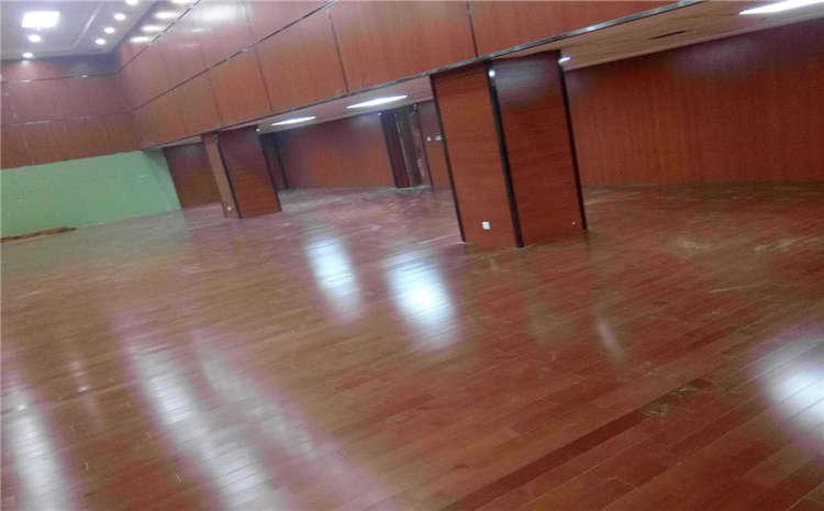 劇院舞臺(tái)鋪裝什么材料？