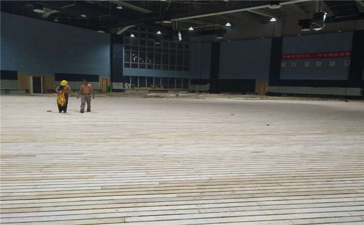 學校體育館實木地板**是多少錢？