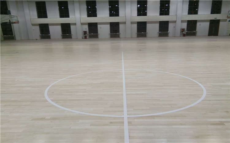 五角楓舞臺運(yùn)動木地板怎么翻新?