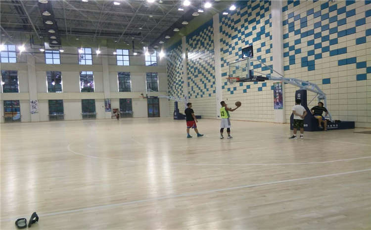 楓木實木運動地板多少錢一平米?