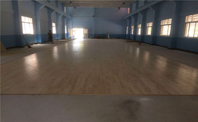 楓木運(yùn)動(dòng)木地板應(yīng)該如何清潔保養(yǎng)？