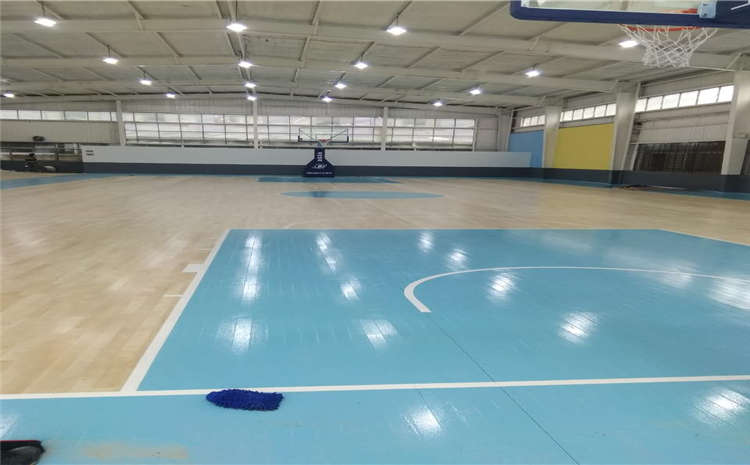 硬木企口風雨操場運動地板怎么維修？