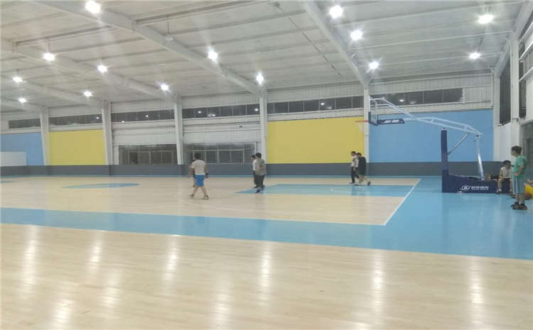 重慶楓樺木實(shí)木運(yùn)動(dòng)地板施工