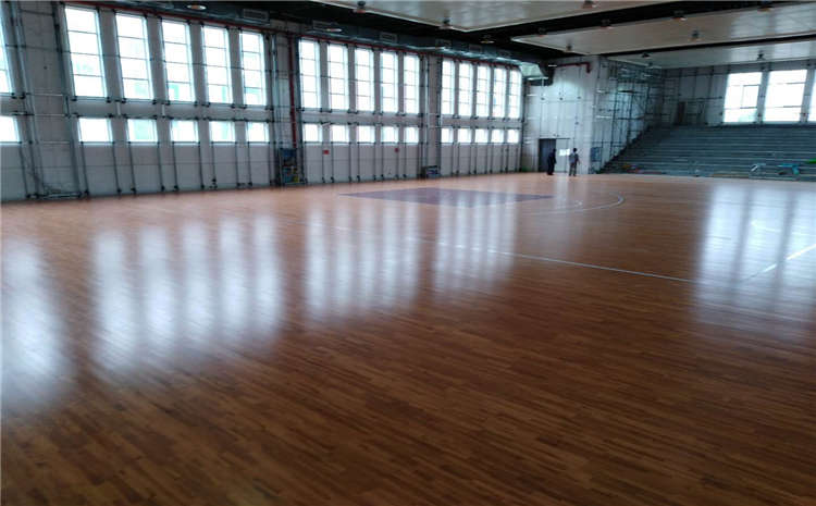 主輔龍骨結(jié)構(gòu)體育木地板廠家去哪找?