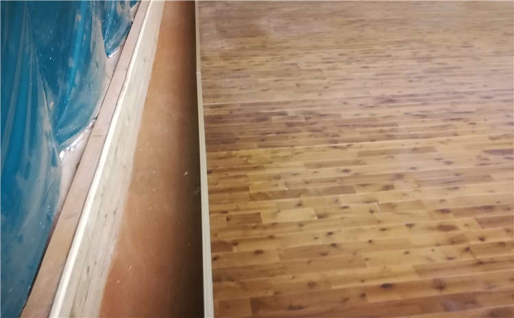 拼接板體育館實(shí)木地板一般多少錢(qián)?