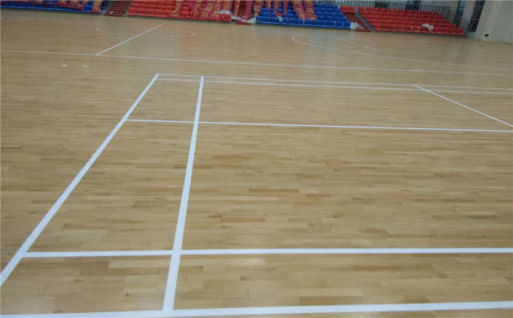 松木體育館實(shí)木地板單層龍骨結(jié)構(gòu)