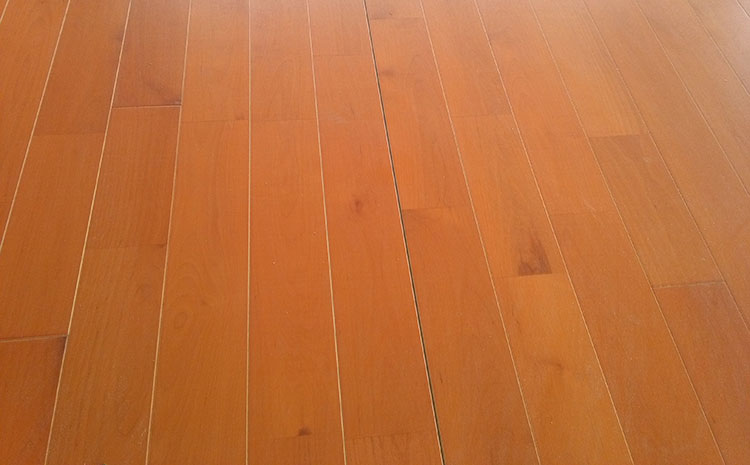 指接板乒乓球館木地板多少錢一平米？