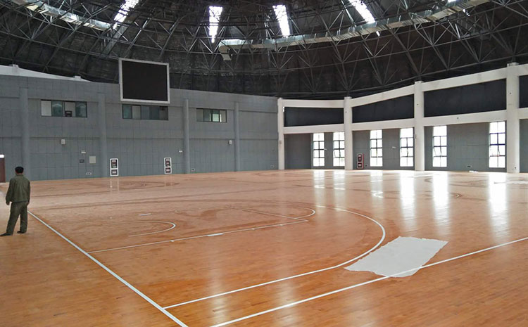 學(xué)校舞臺(tái)實(shí)木地板怎么翻新?