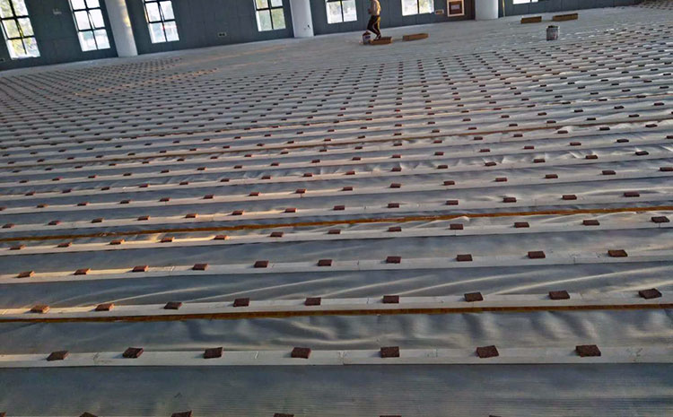 學(xué)校風(fēng)雨操場地板一般多少錢?