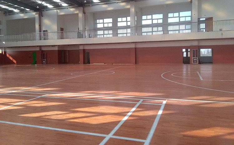 松木風(fēng)雨操場地板哪個品牌好?