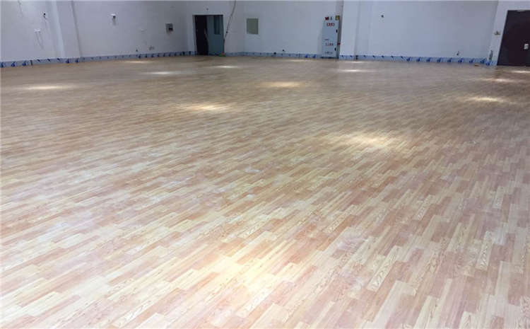 柞木木地板籃球場怎么翻新