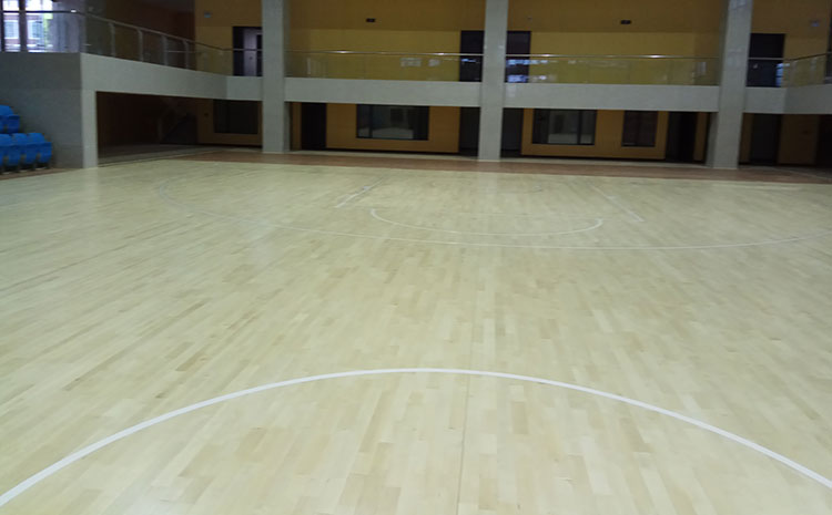 指接板風(fēng)雨操場(chǎng)地板怎么翻新?