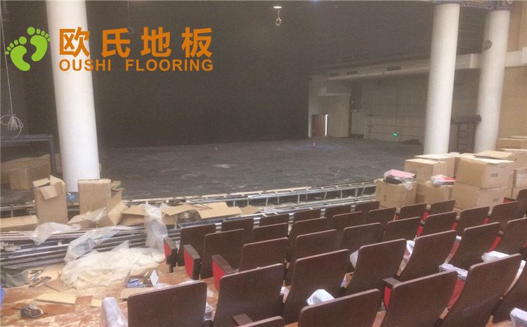 重慶京劇院舞臺(tái)木地板案例