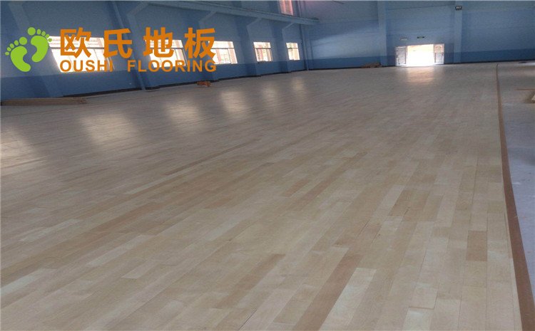 福建龍巖上杭縣瑞祥衹業(yè)公司羽毛球館木地板圖片