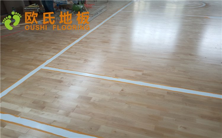 新疆克拉瑪依市獨(dú)山子虹園小區(qū)體育館木地板項(xiàng)目——?dú)W氏實(shí)木運(yùn)動(dòng)地板